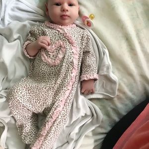 🌹SOLD🌹3M Little Me animal print w ruffle sleeper